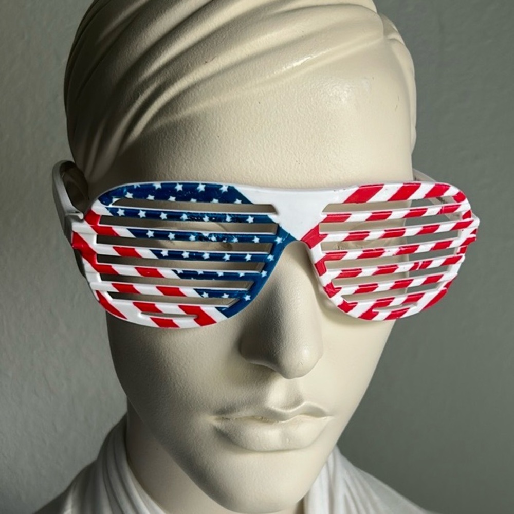 🥂 Host Pick 🥂 Fun Party Patriotic Plastic Vented Shades